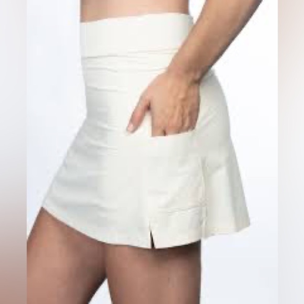 EIS NWT Walk About Athletic Skort Ivory Cream UPF 50+ small/medium/large